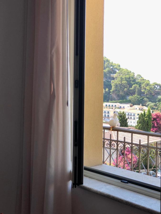 Two-Bedroom Apartment Balcony Sea View