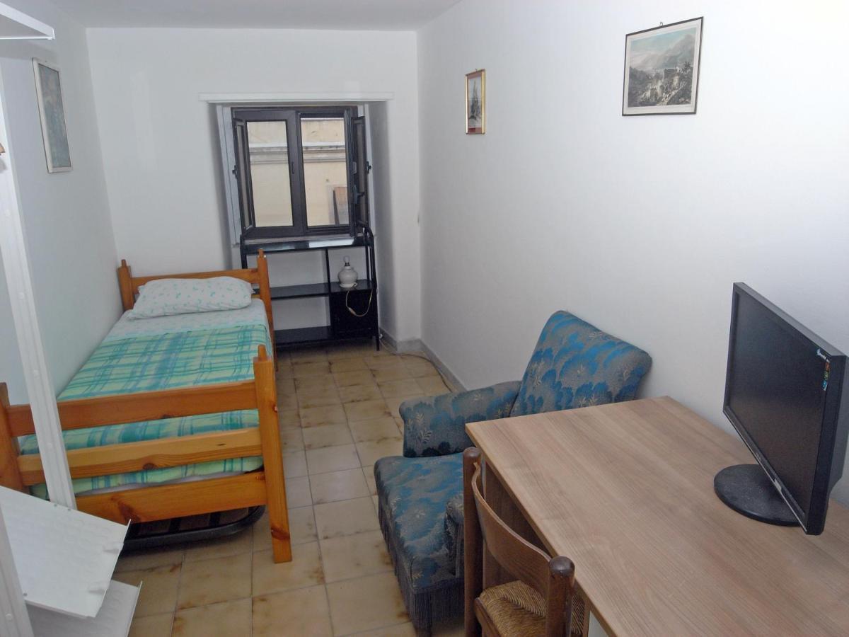 Single Room with Bathroom,1033872161:JPEG