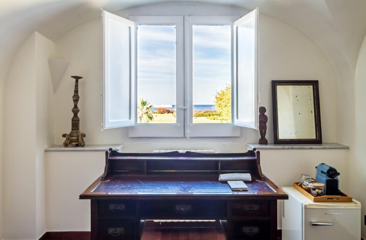 Deluxe Suite with Sea View,1044949255:JPEG