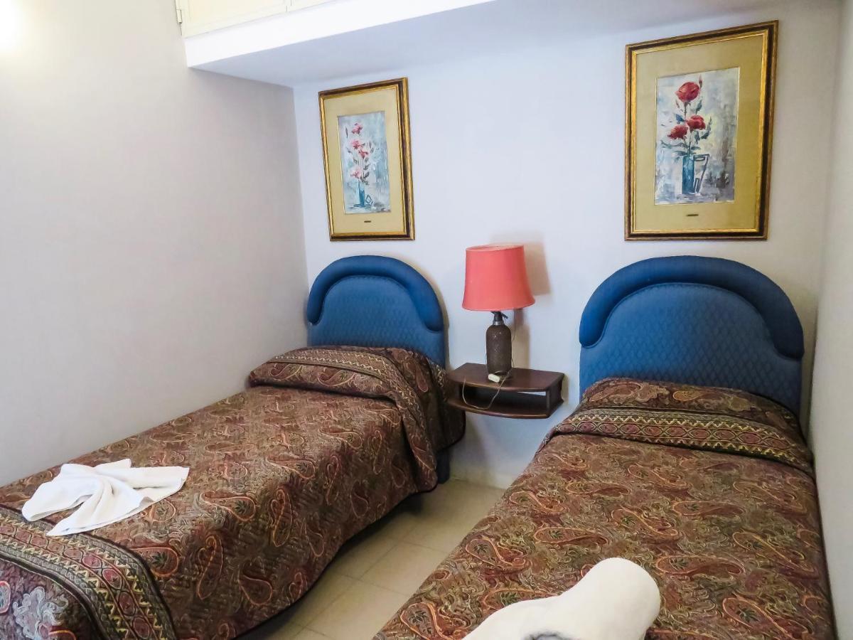 Chambre Double ou Lits Jumeaux avec Salle de Bains Privative
