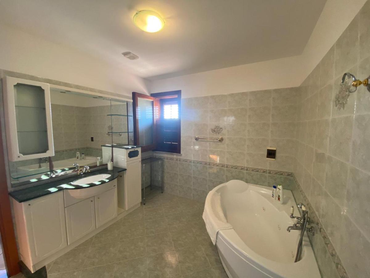 Deluxe Double Room Bath,1117028898:JPEG