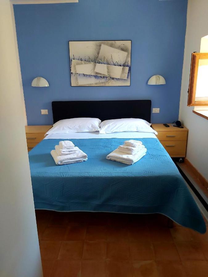 Camera Matrimoniale con Letto Supplementare