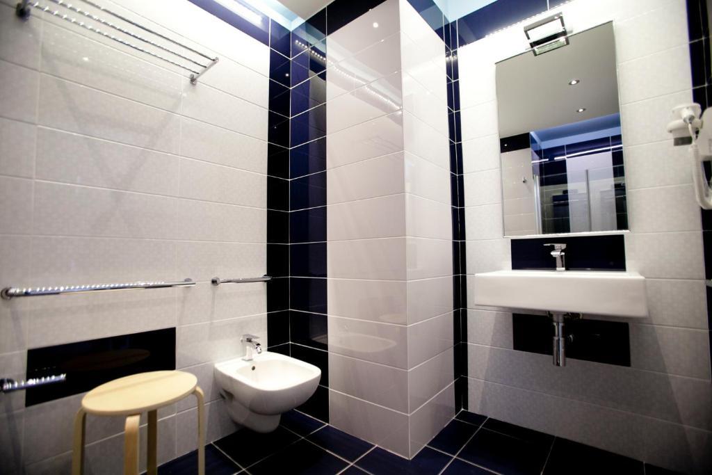 Standard Double Room,57112264:JPEG