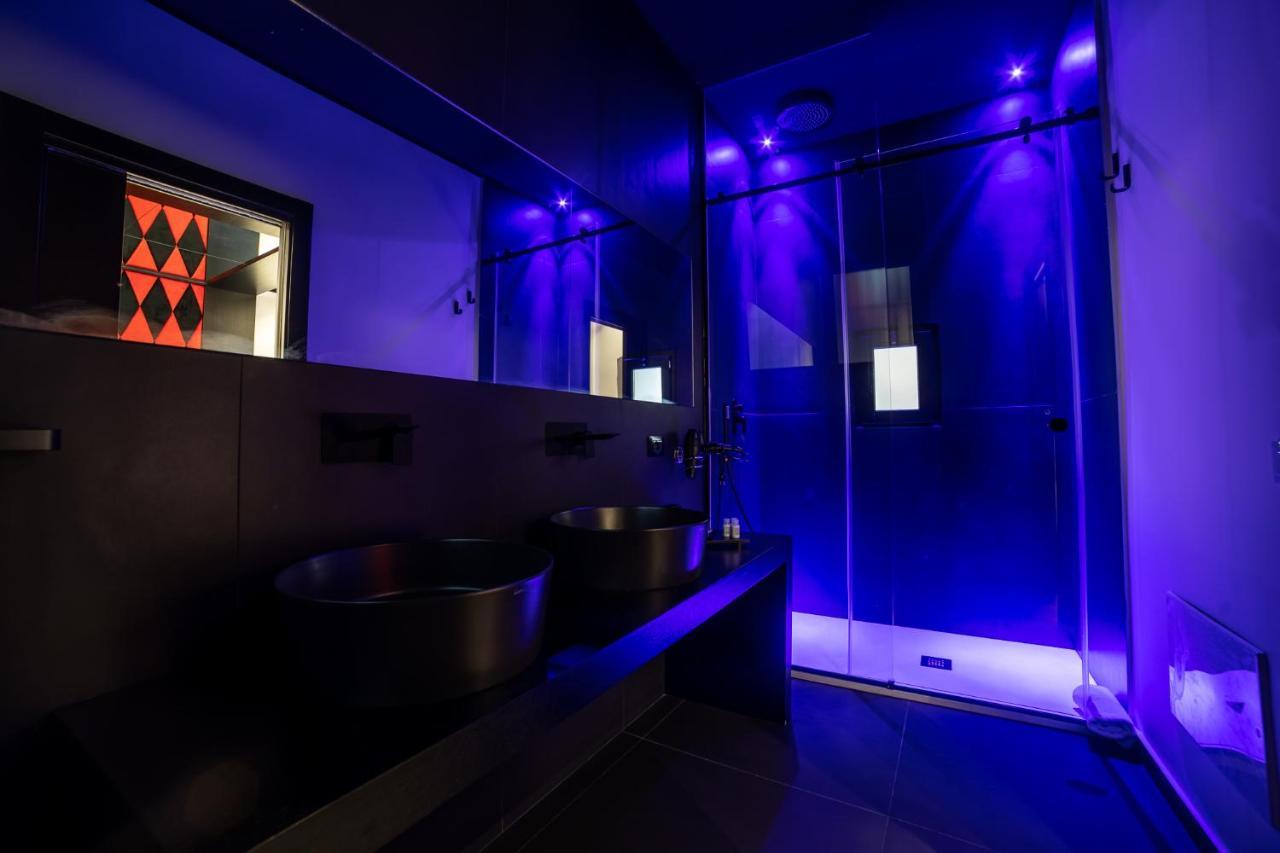 Deluxe Double Room Bath,1406170229:JPEG