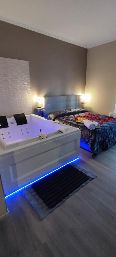 King Suite Spa Bath