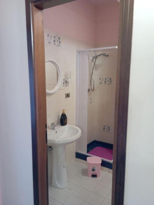 Tweepersoonskamer met een Eigen Externe Badkamer