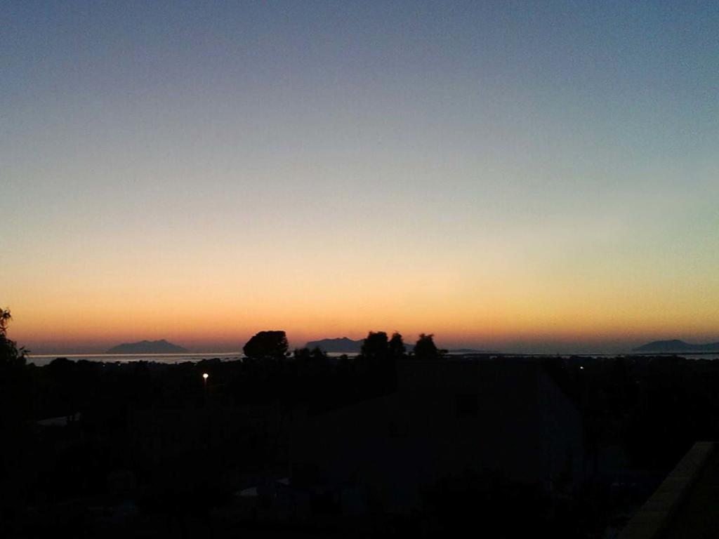 Camera Matrimoniale con Balcone e Vista Mare