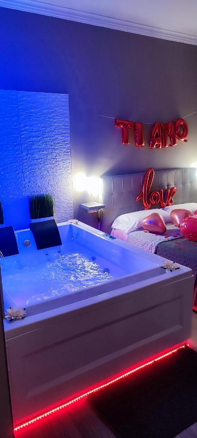 King Suite Spa Bath