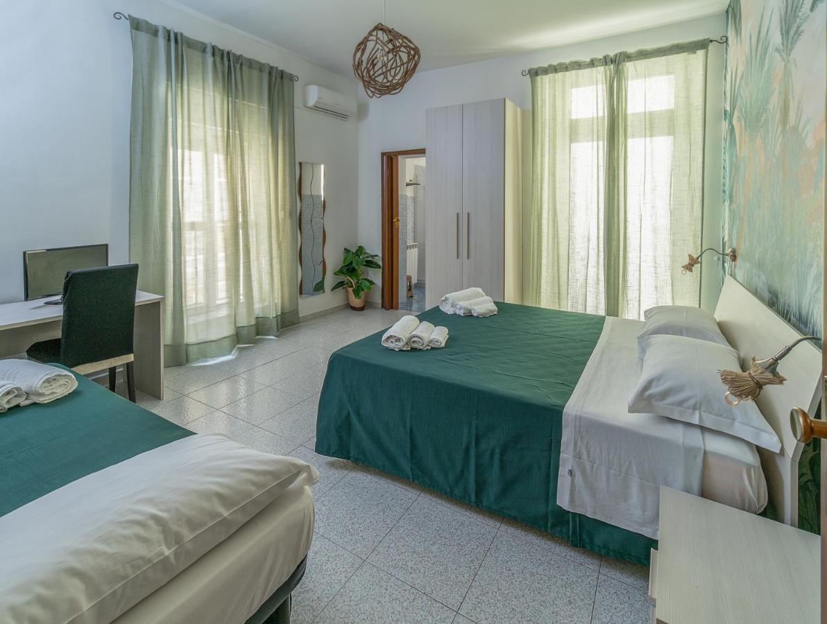 Dreibettzimmer mit Balkon