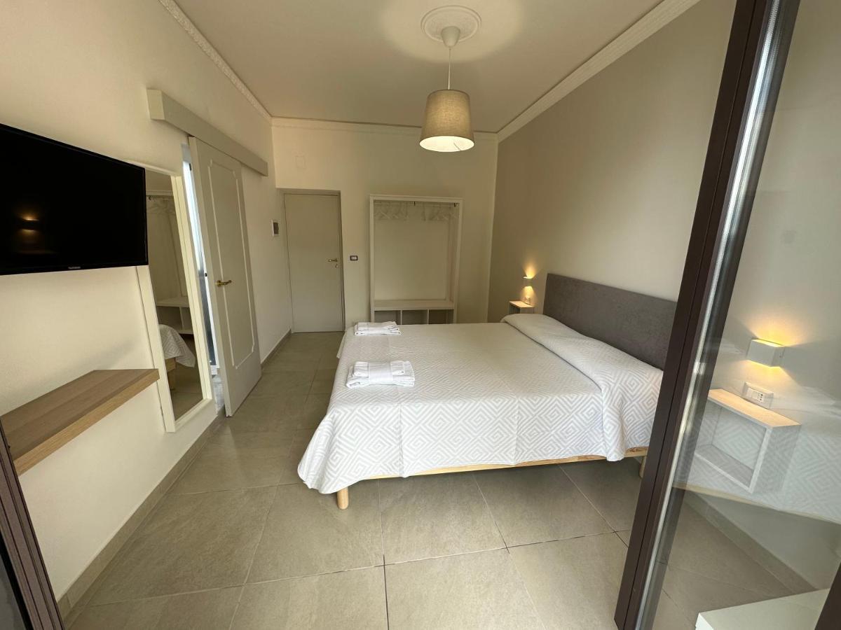Kamer met Queensize Bed en Uitzicht op Zee