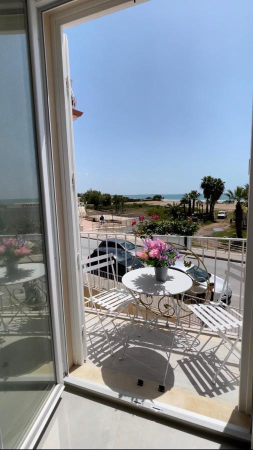 Camera Matrimoniale con Balcone e Vista Mare