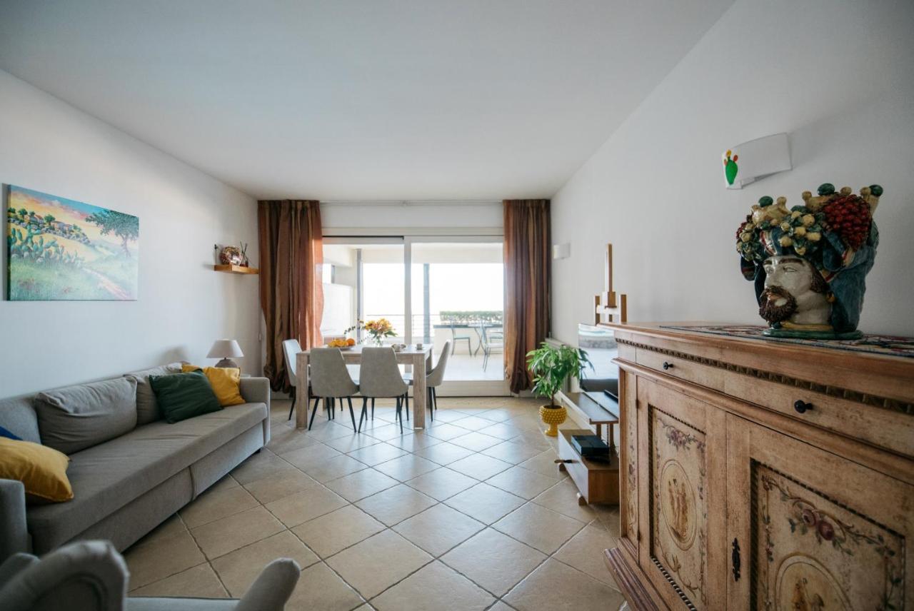 Three-Bedroom Apartment Terrace