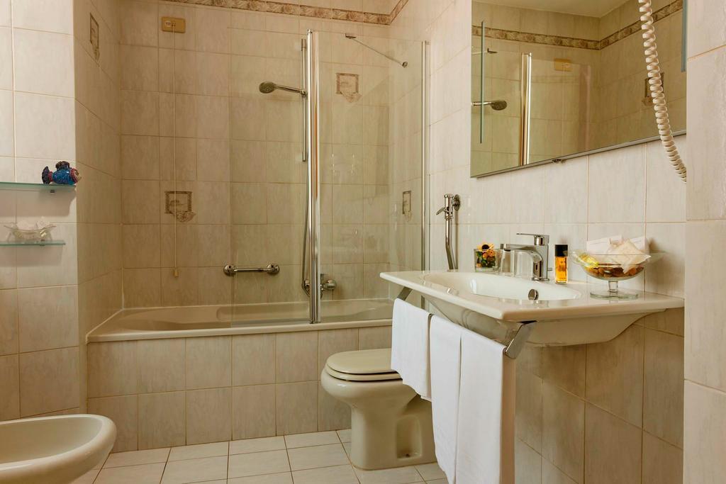 Double or Twin Room with Sea View