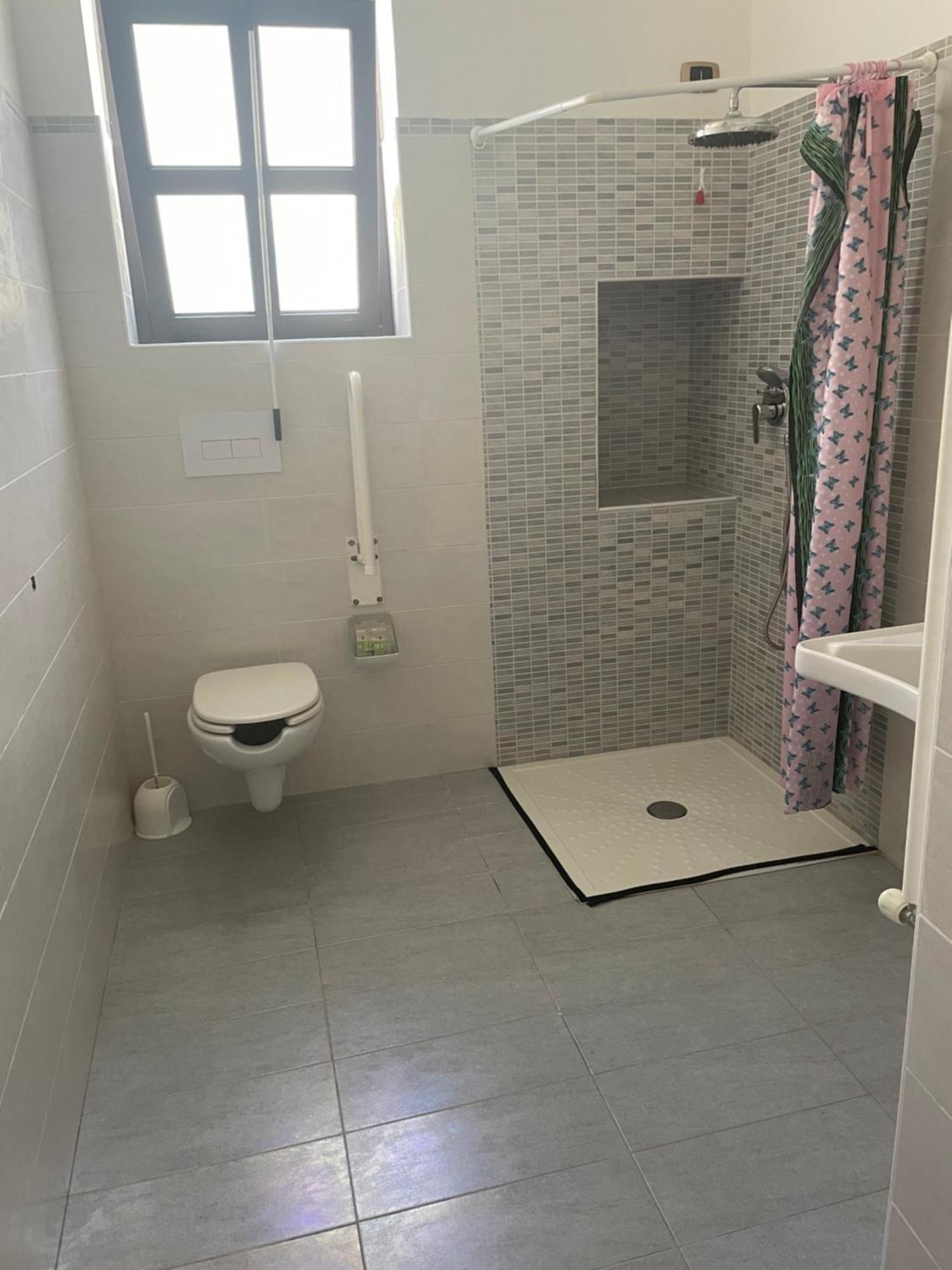 Double or Twin Room Bathroom