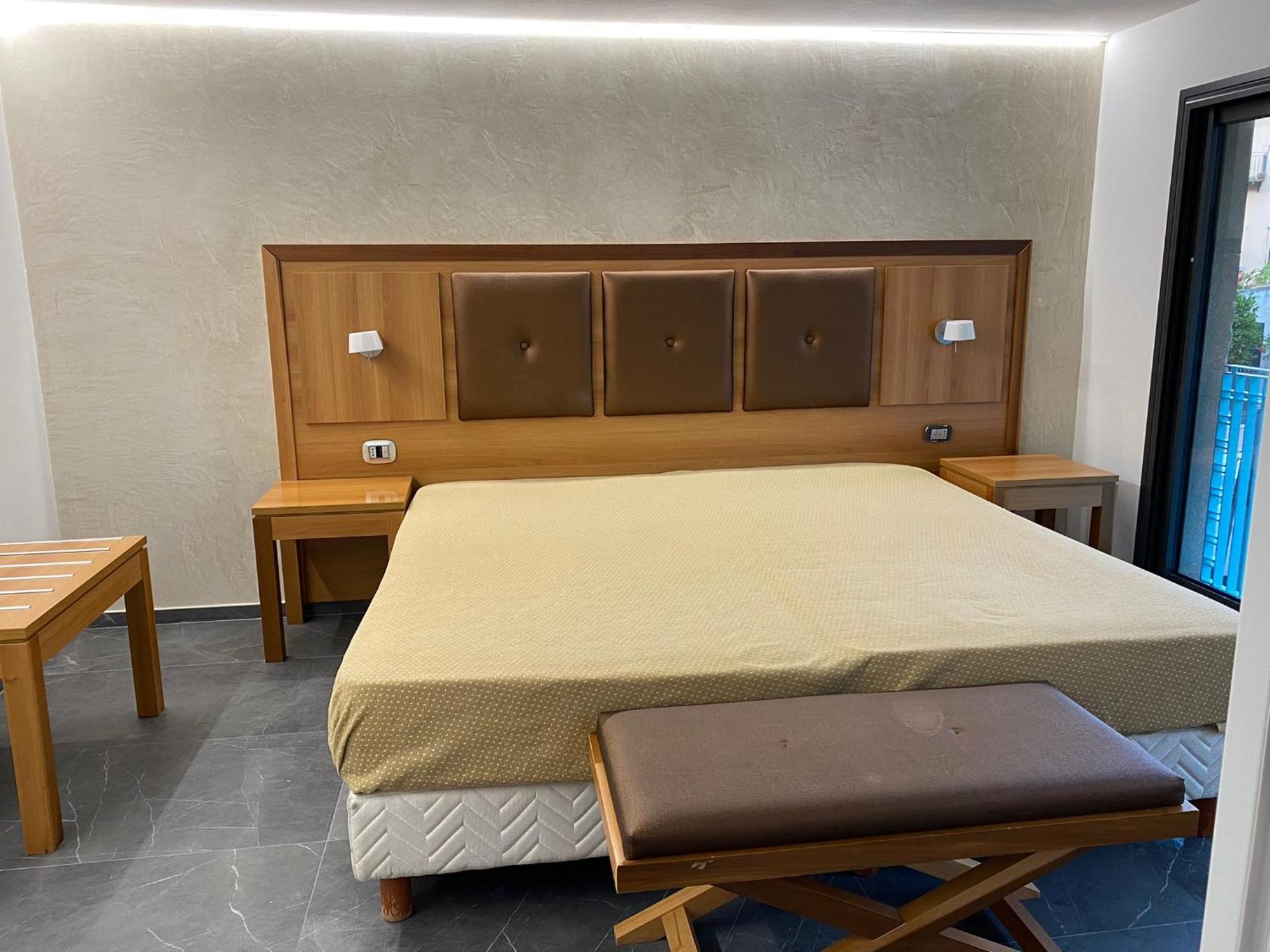 Double Room with Extra Bed,1126025517:JPEG