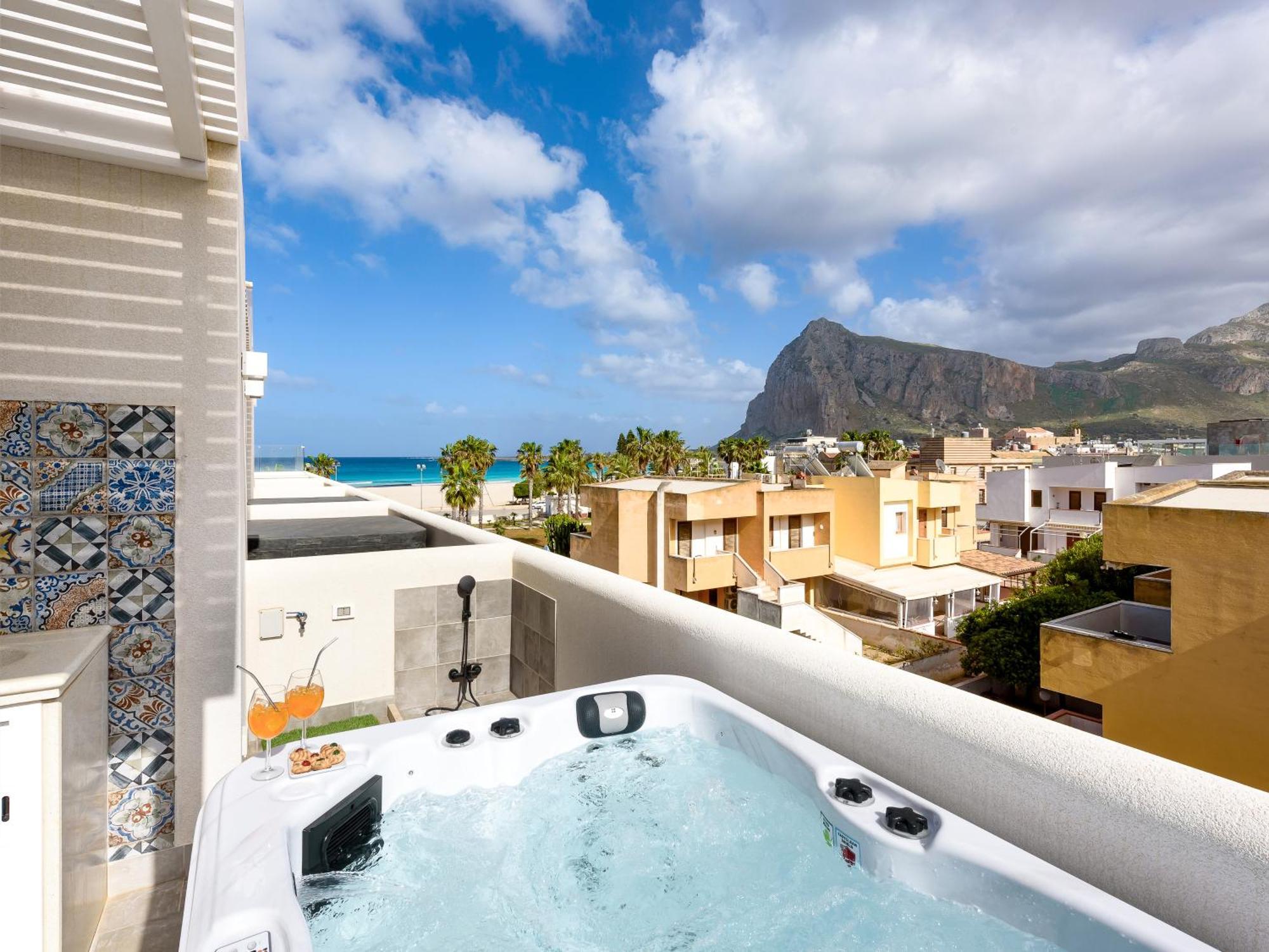Apartment with Terrace and Hot Tub