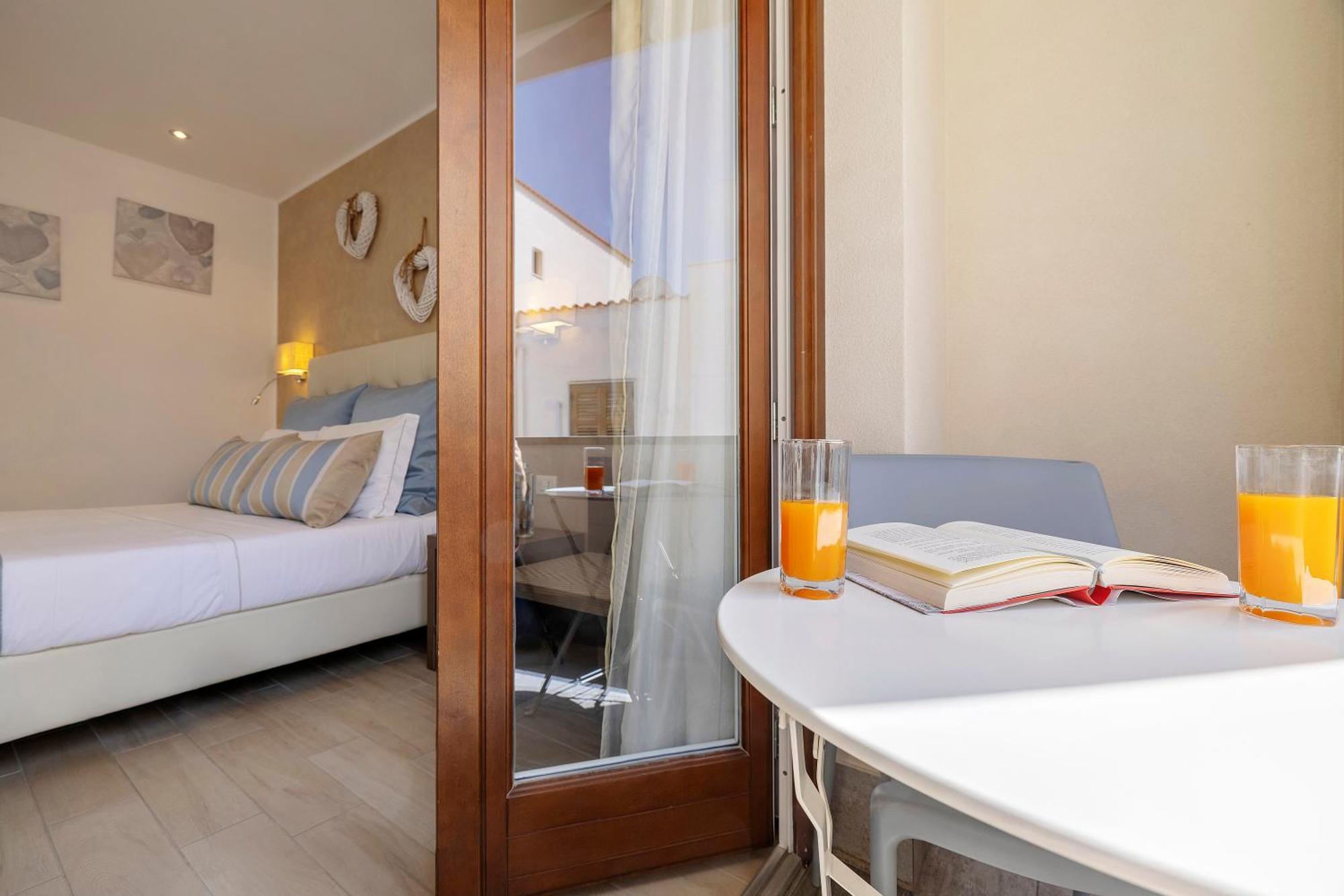 Doppel-/Zweibettzimmer mit Balkon
