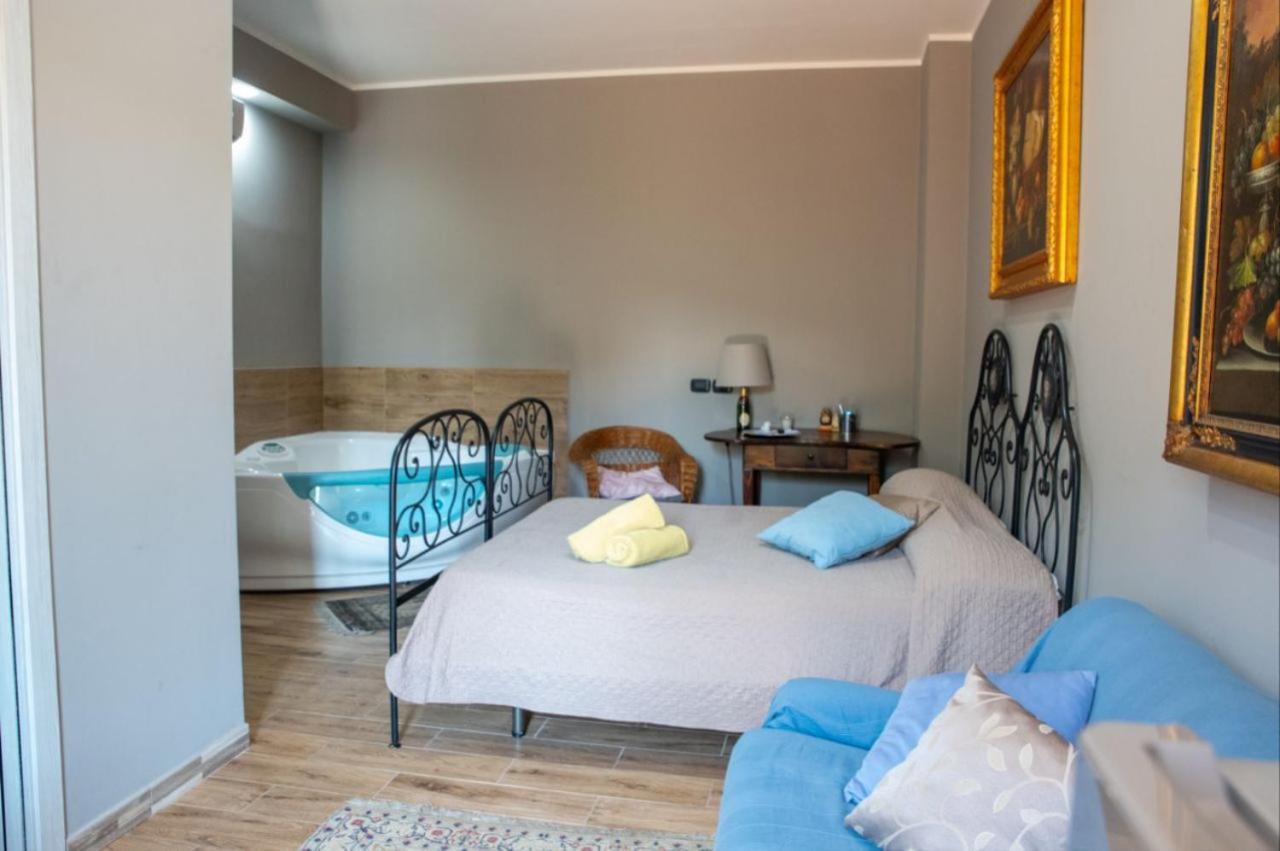 Deluxe Suite with Spa Bath