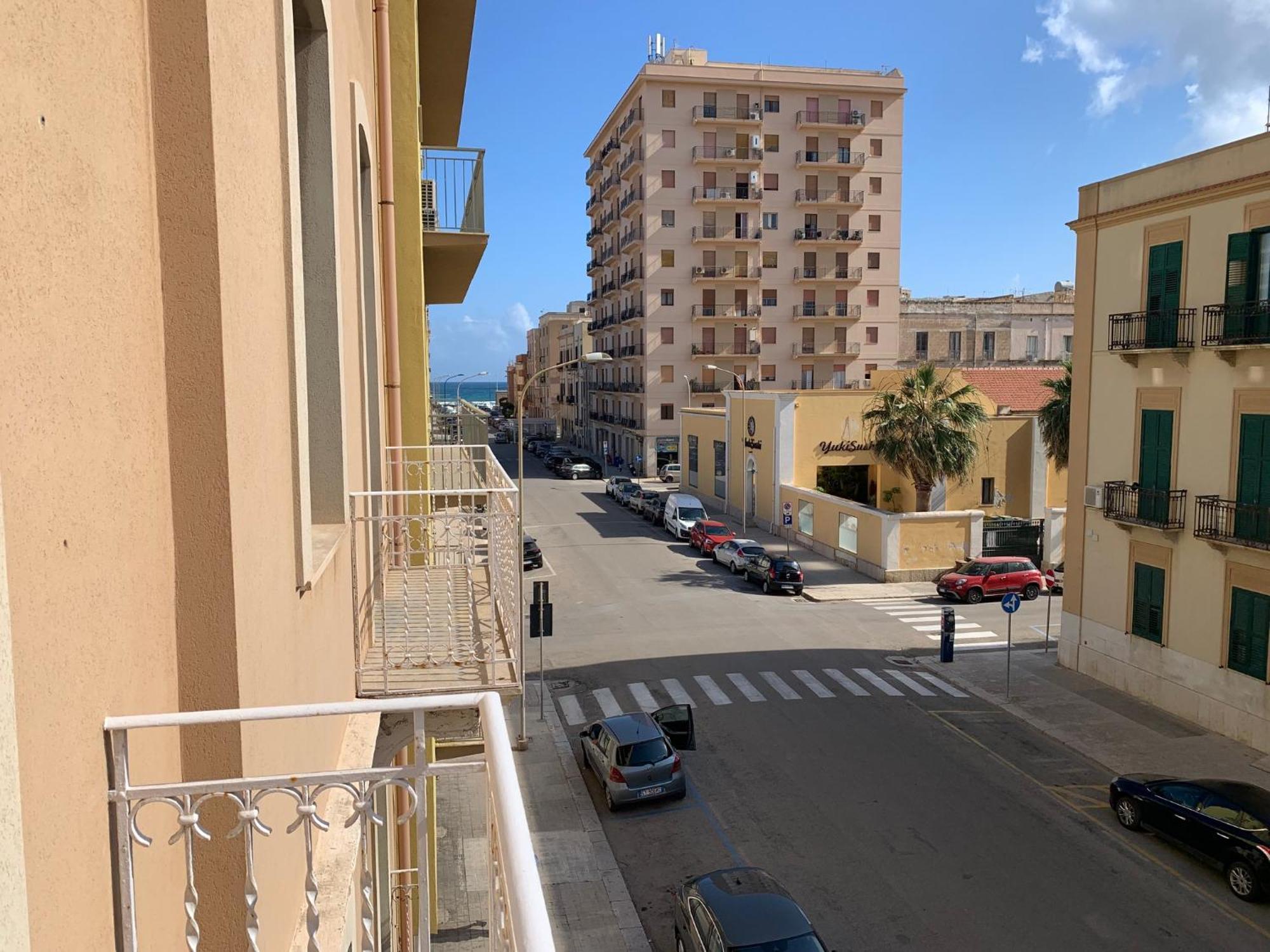 Appartamento con 1 Camera da Letto, Balcone e Vista Mare