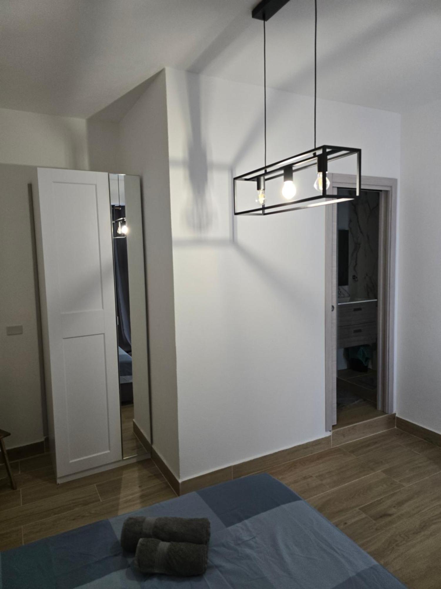 Deluxe Double Room Shower,1642408766:JPEG