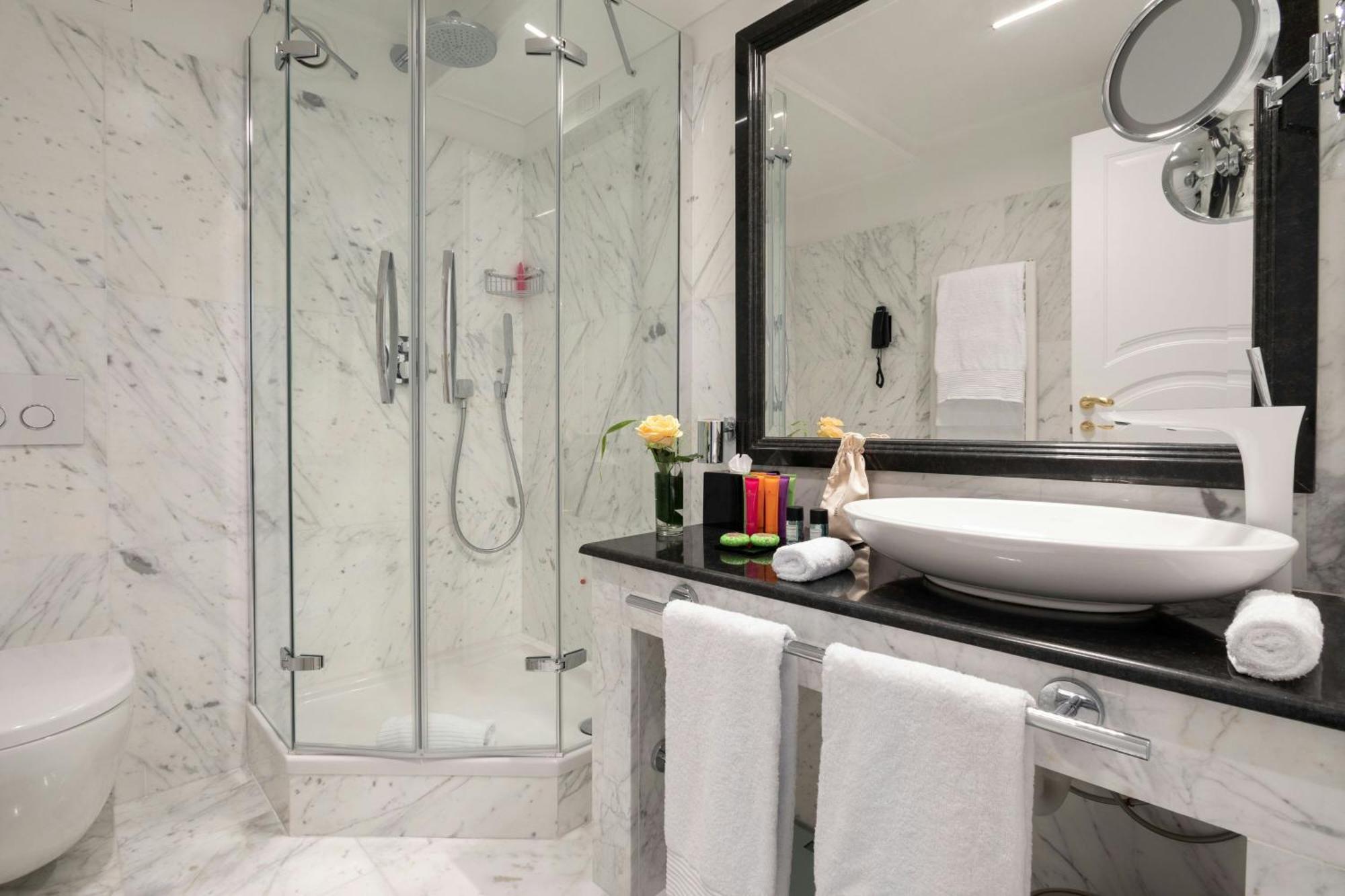 One-Bedroom Bi-Level Suite with Sea View,1643192199:JPEG