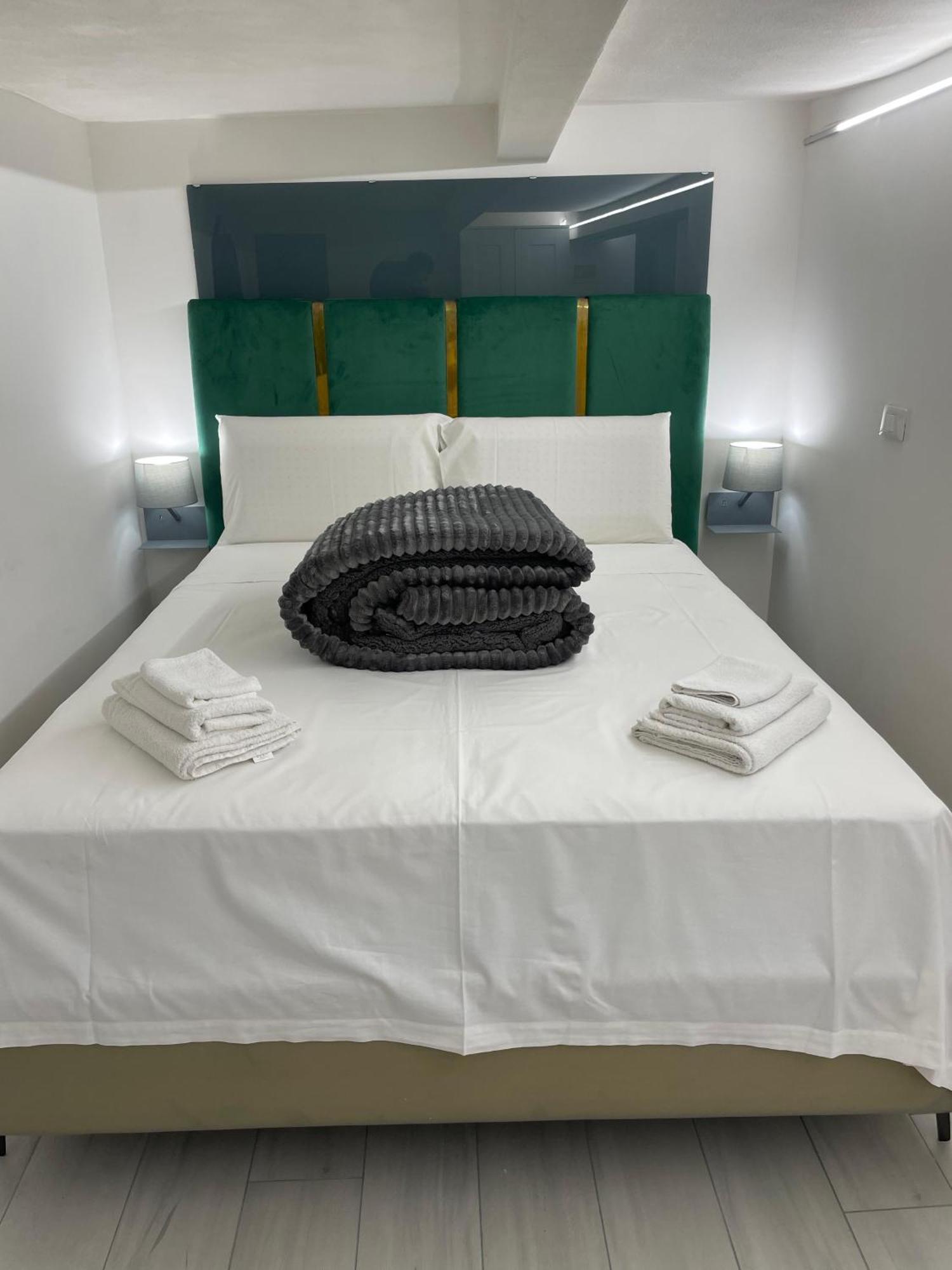 Camera Matrimoniale/Doppia con Letti Singoli con Bagno Privato