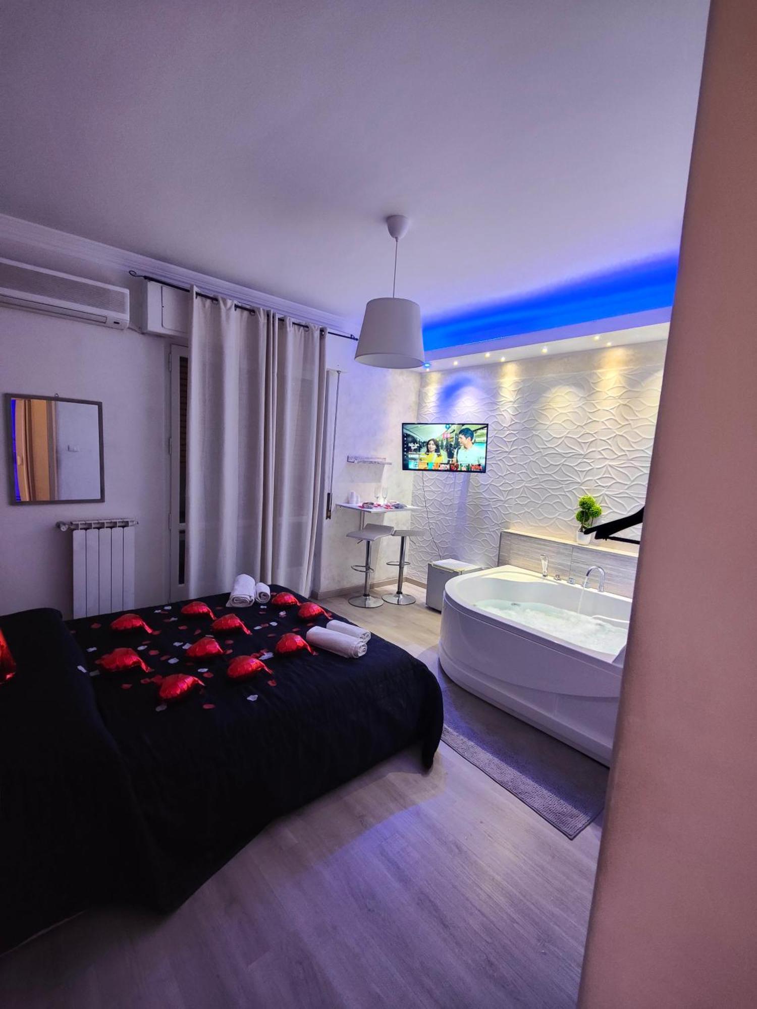 Deluxe Suite Spa Bath