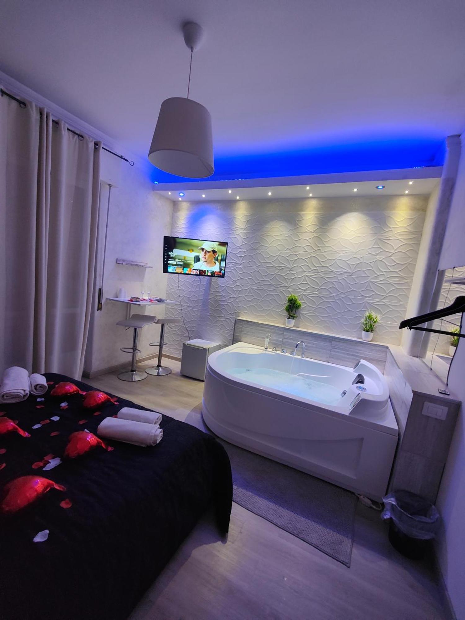 Deluxe Suite Spa Bath