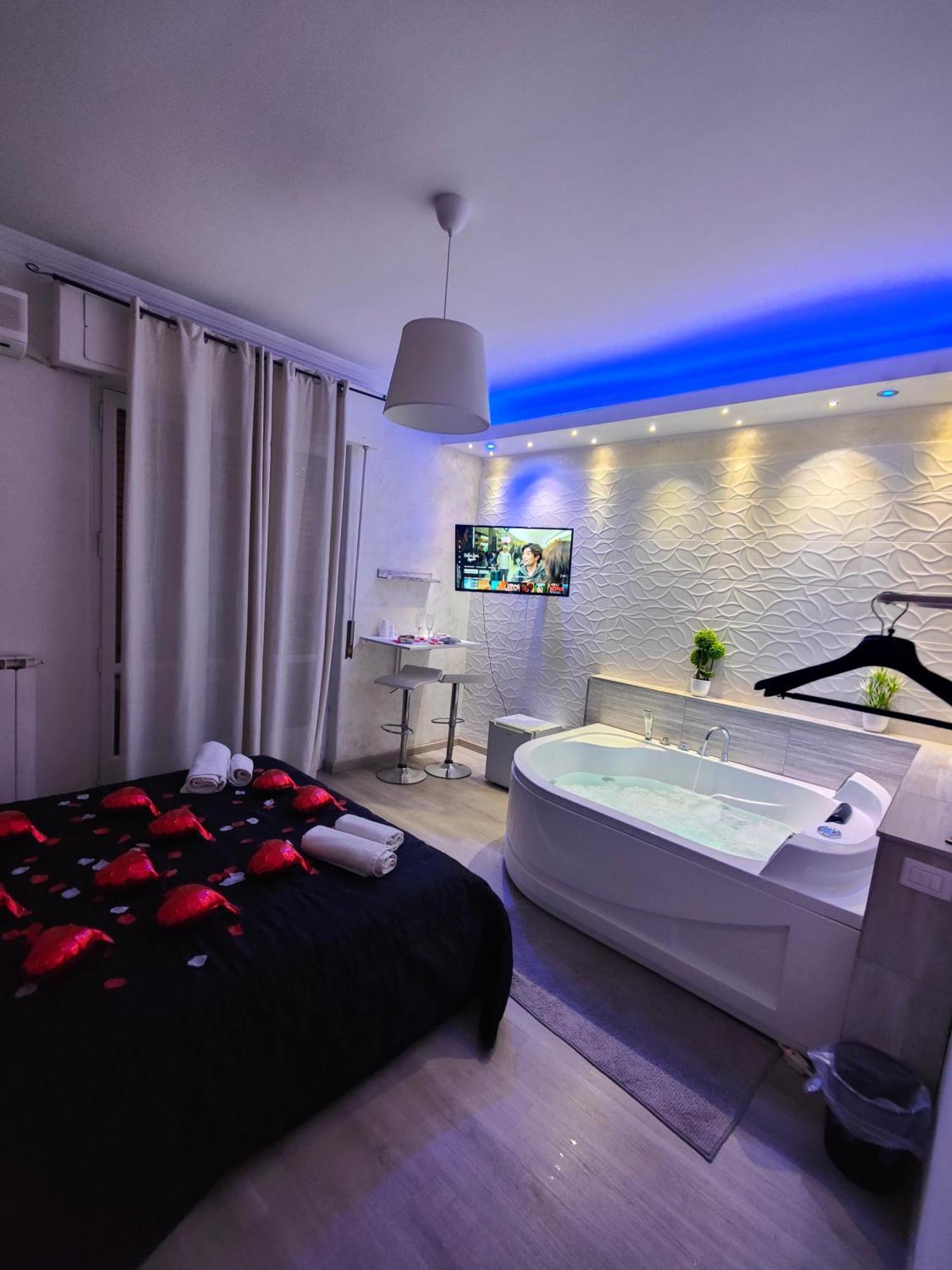 Deluxe Suite Spa Bath