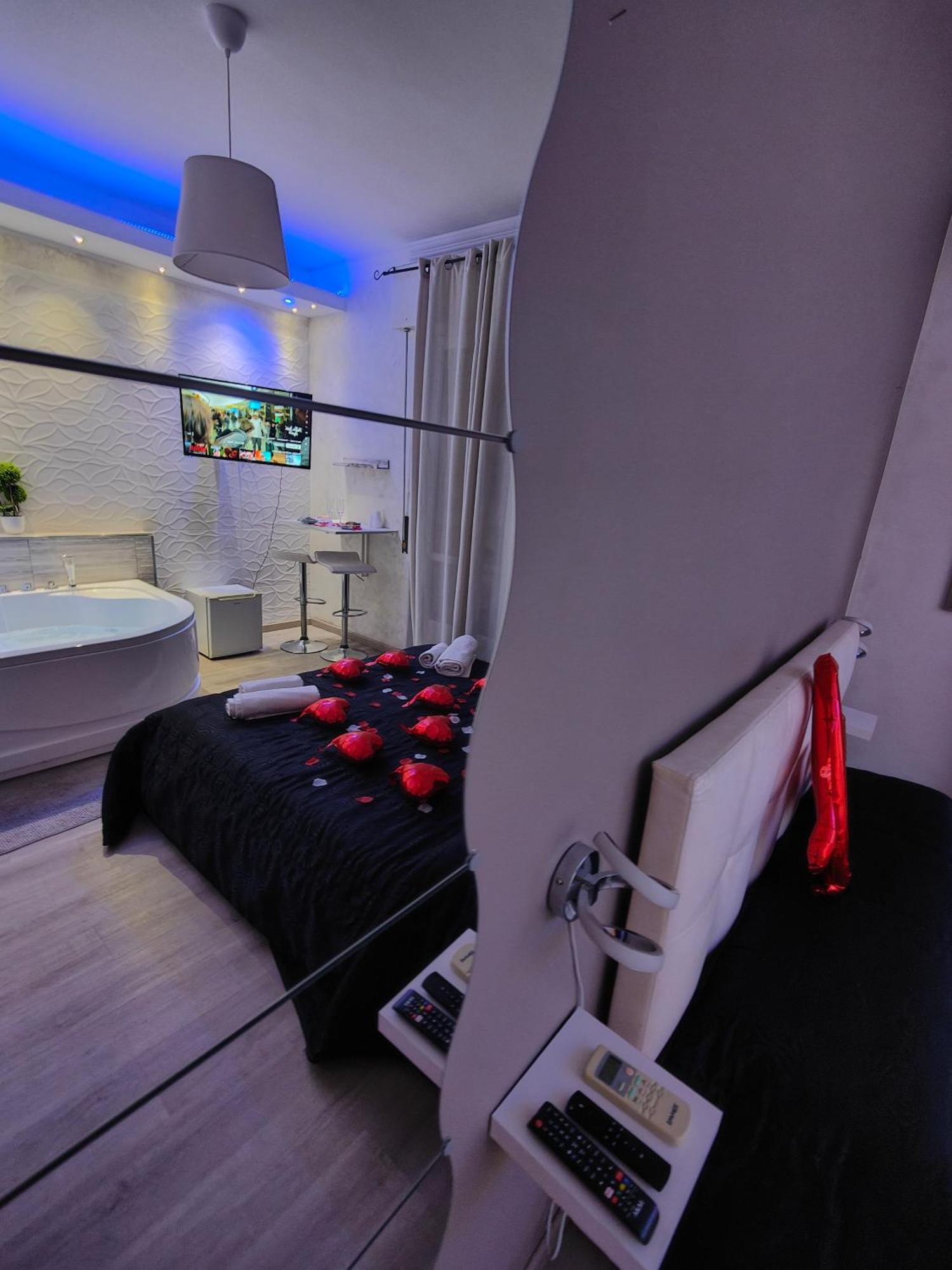 Deluxe Suite Spa Bath