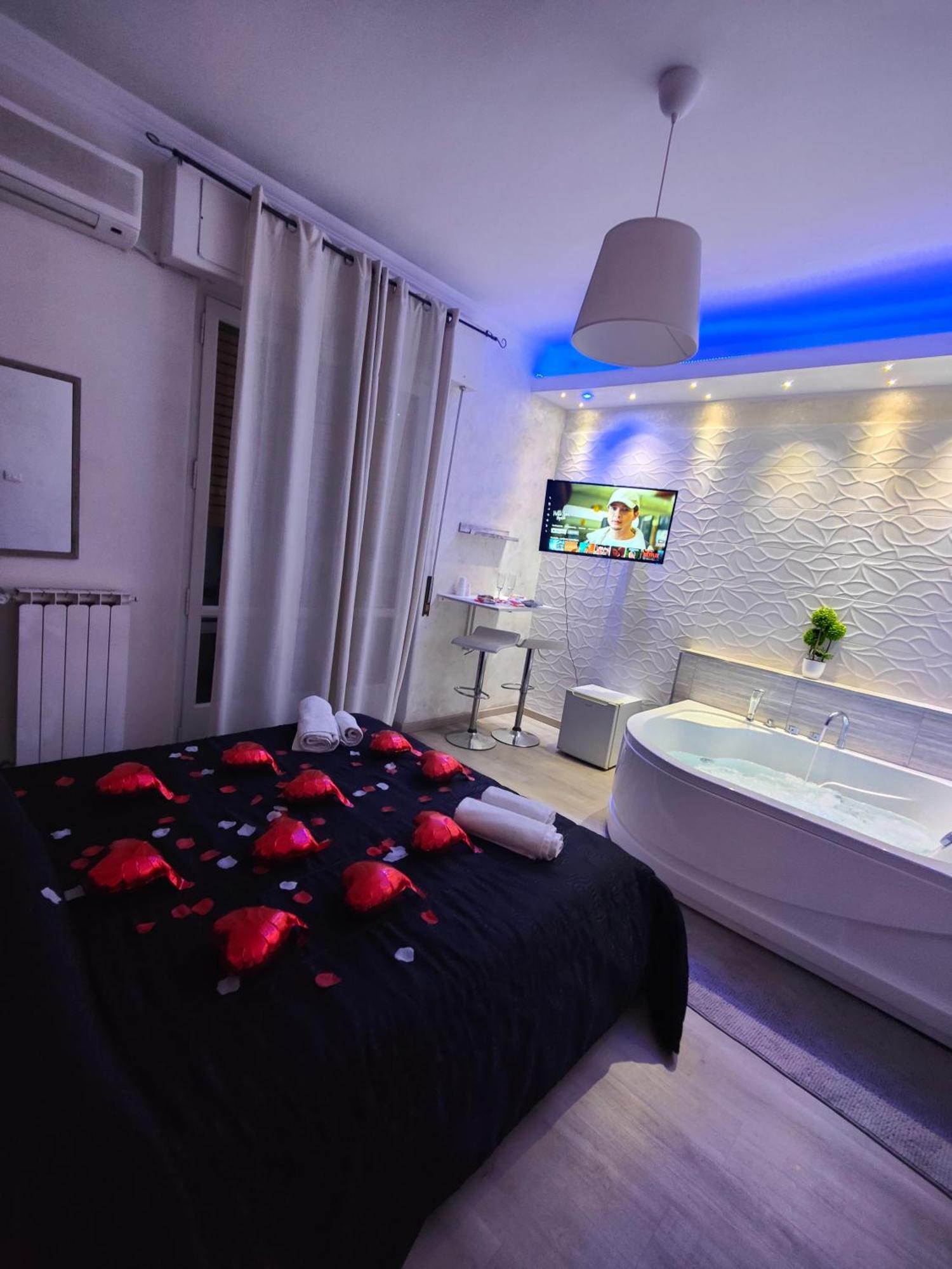 Deluxe Suite Spa Bath