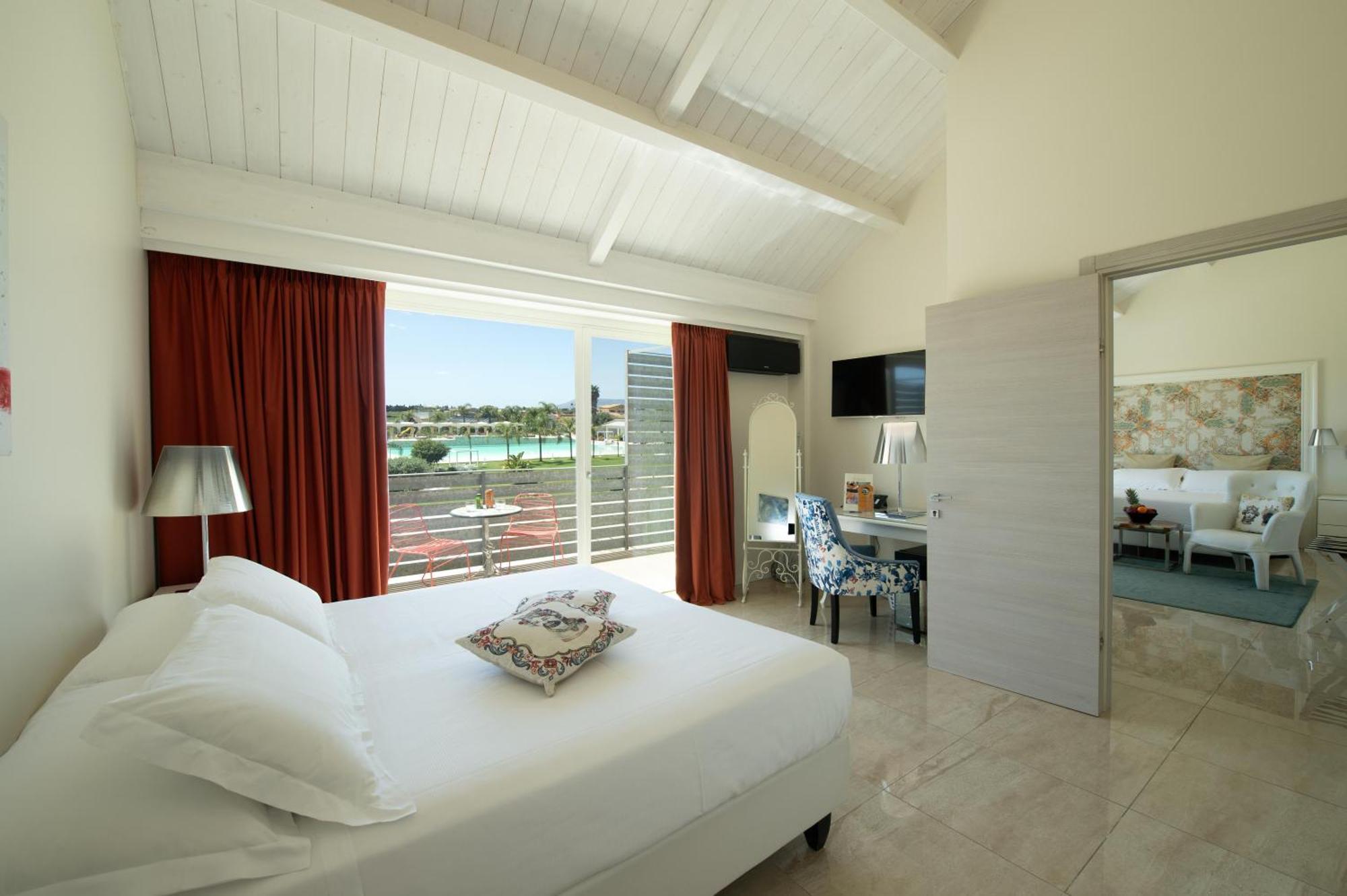 King Suite Pool View,1664677963:JPEG