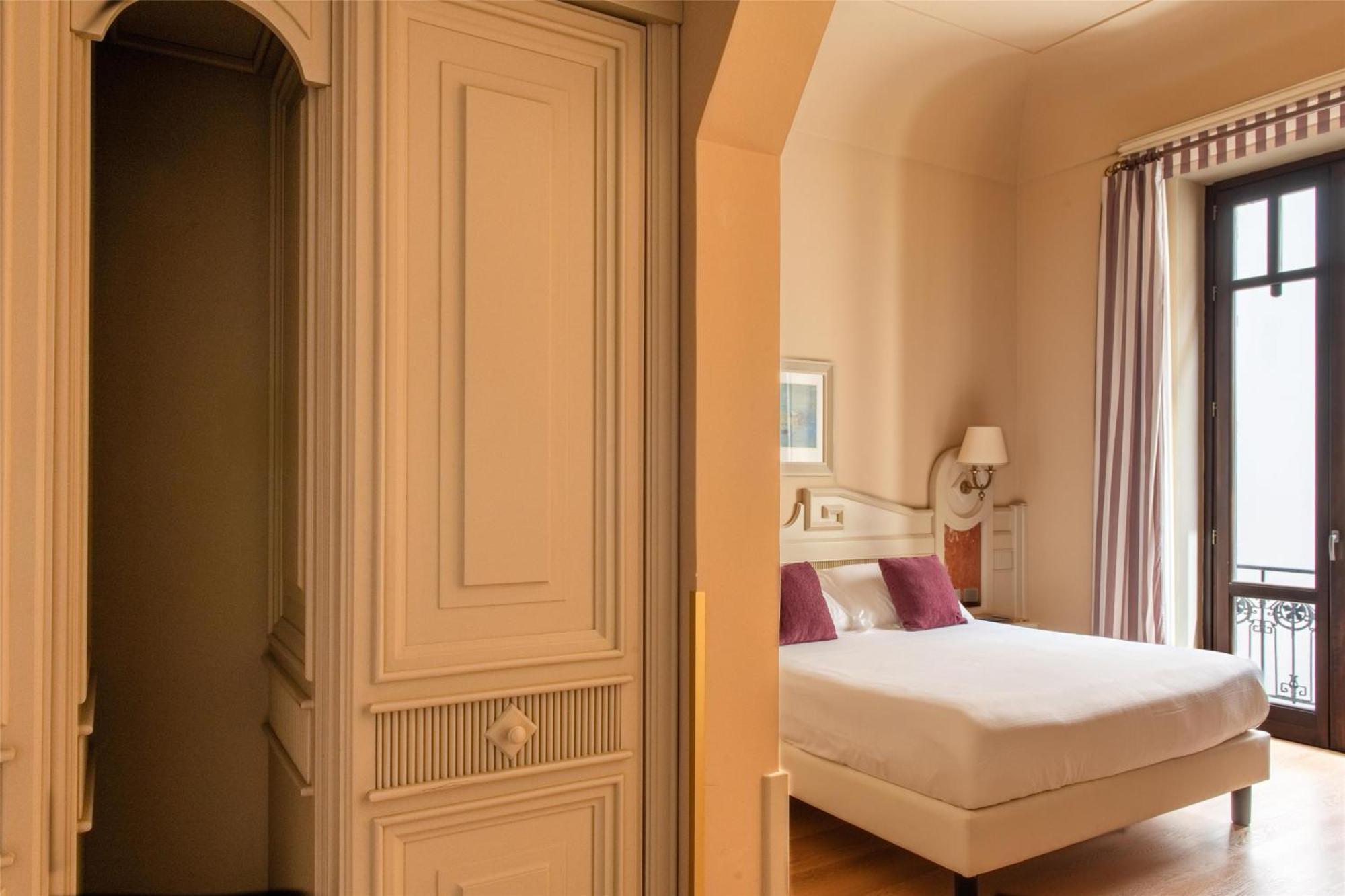 Standard King Room - Non-Smoking