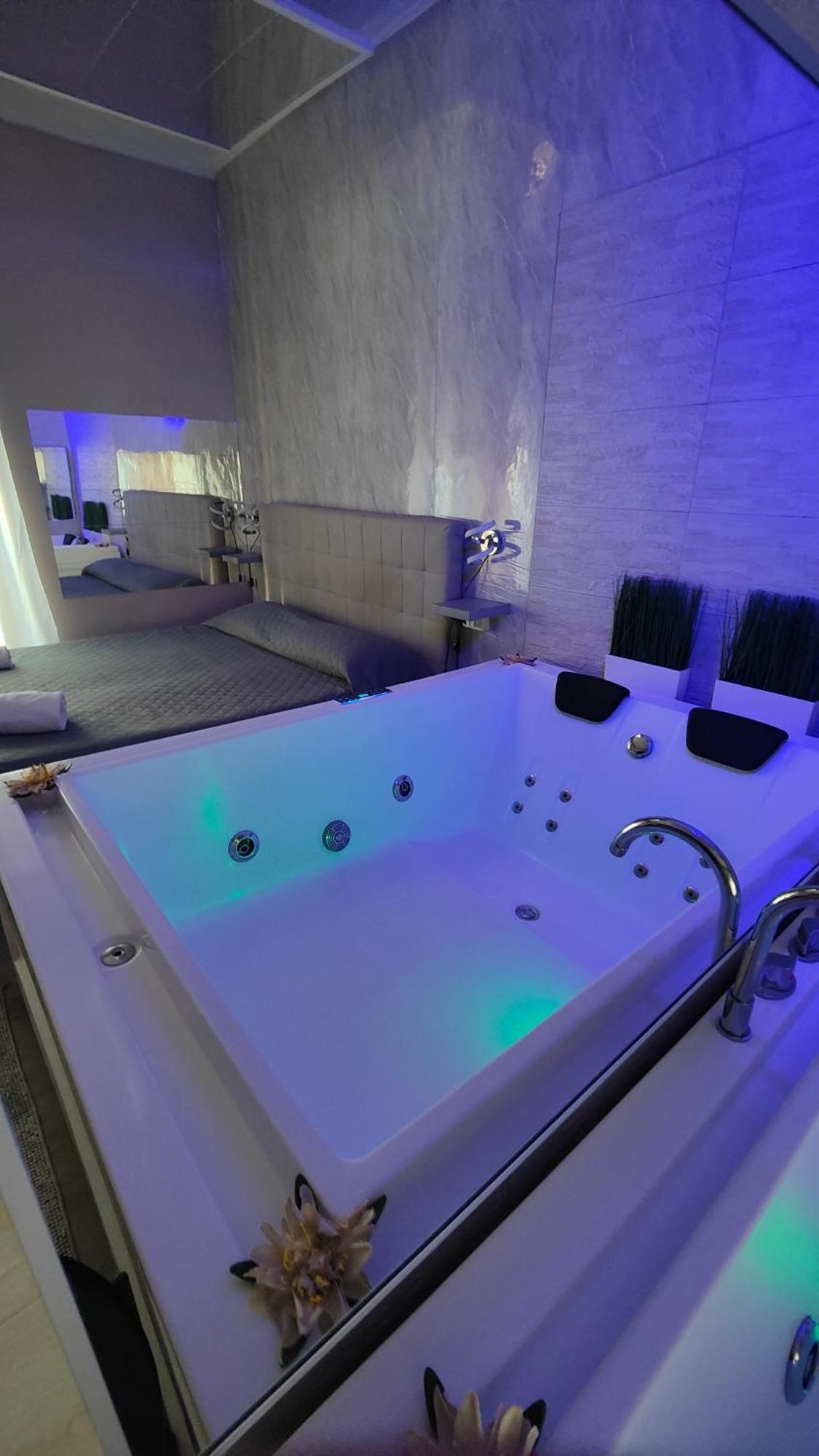 King Suite Spa Bath