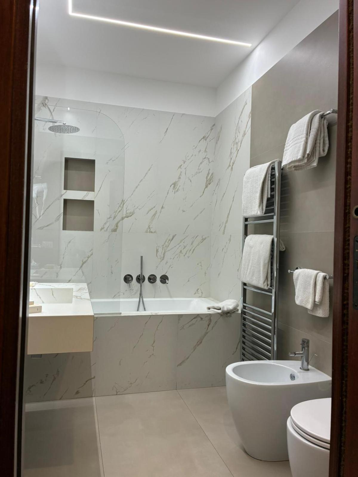 Triple Room,1746834128:JPEG