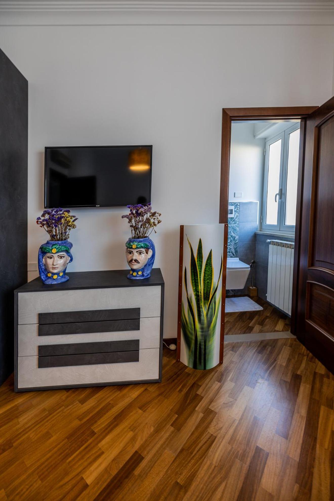 Large Double Room,1756988249:JPEG