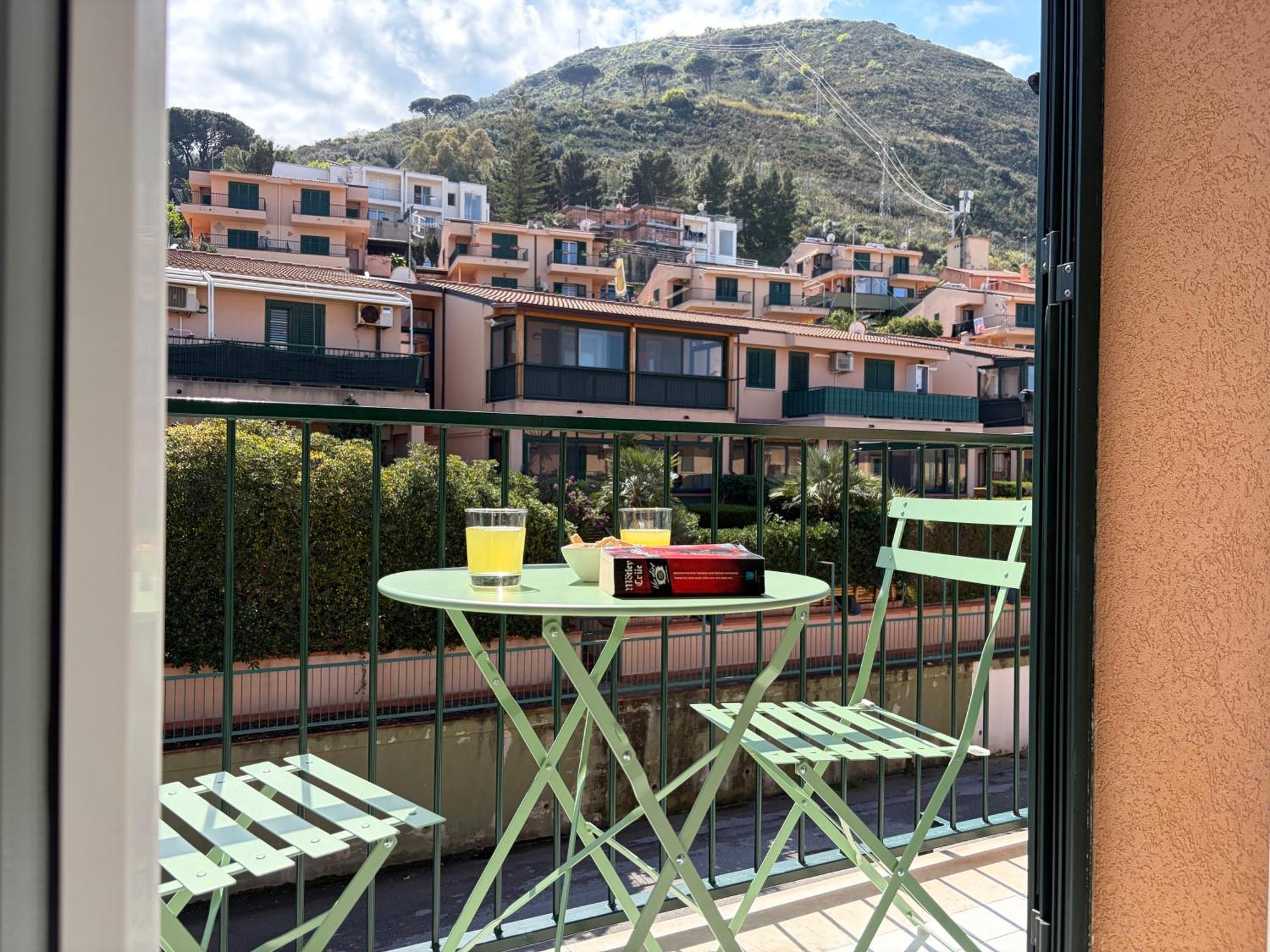 Triple Room with Balcony and Mountain View