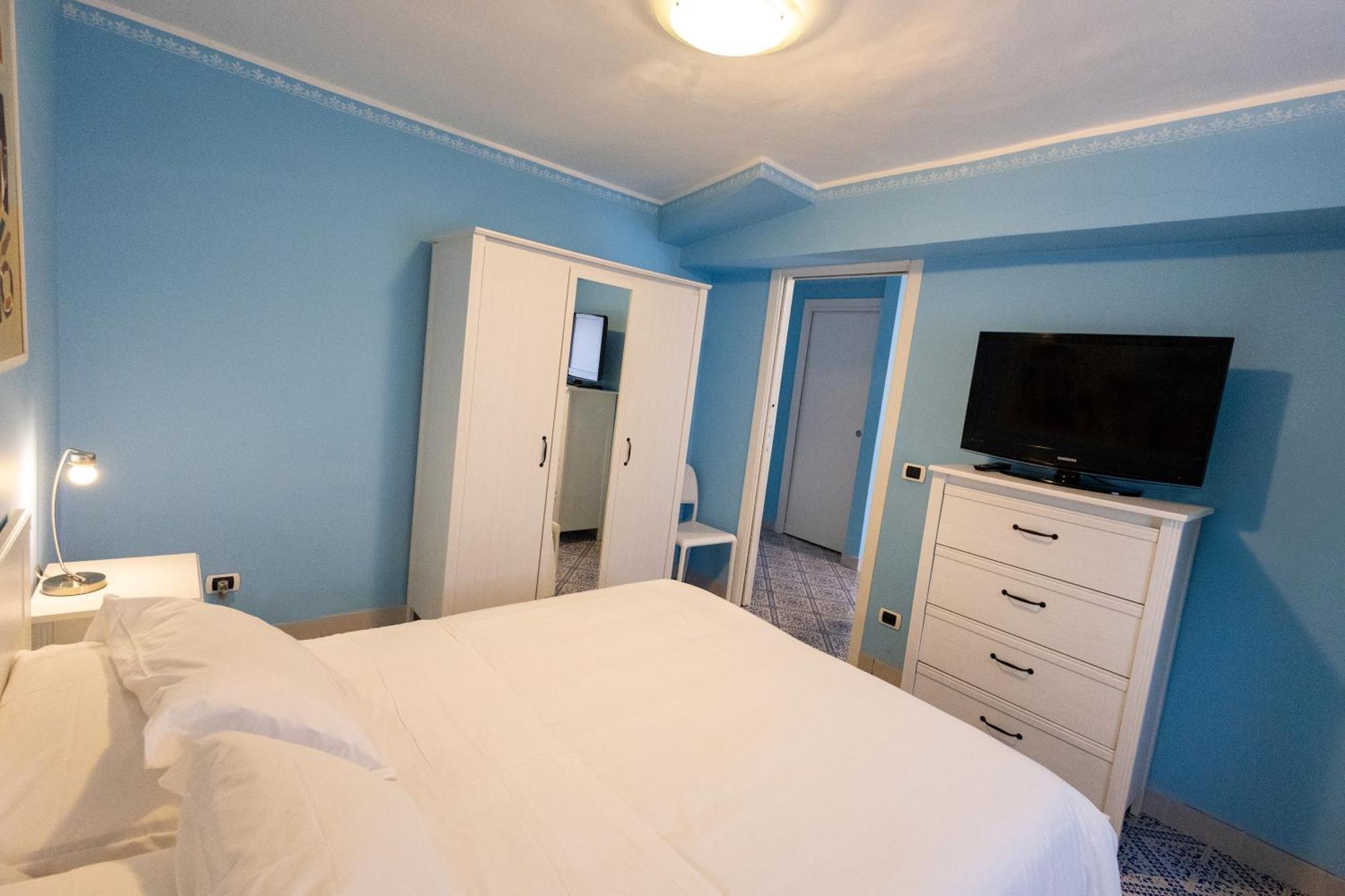 One-Bedroom Standard Apartment