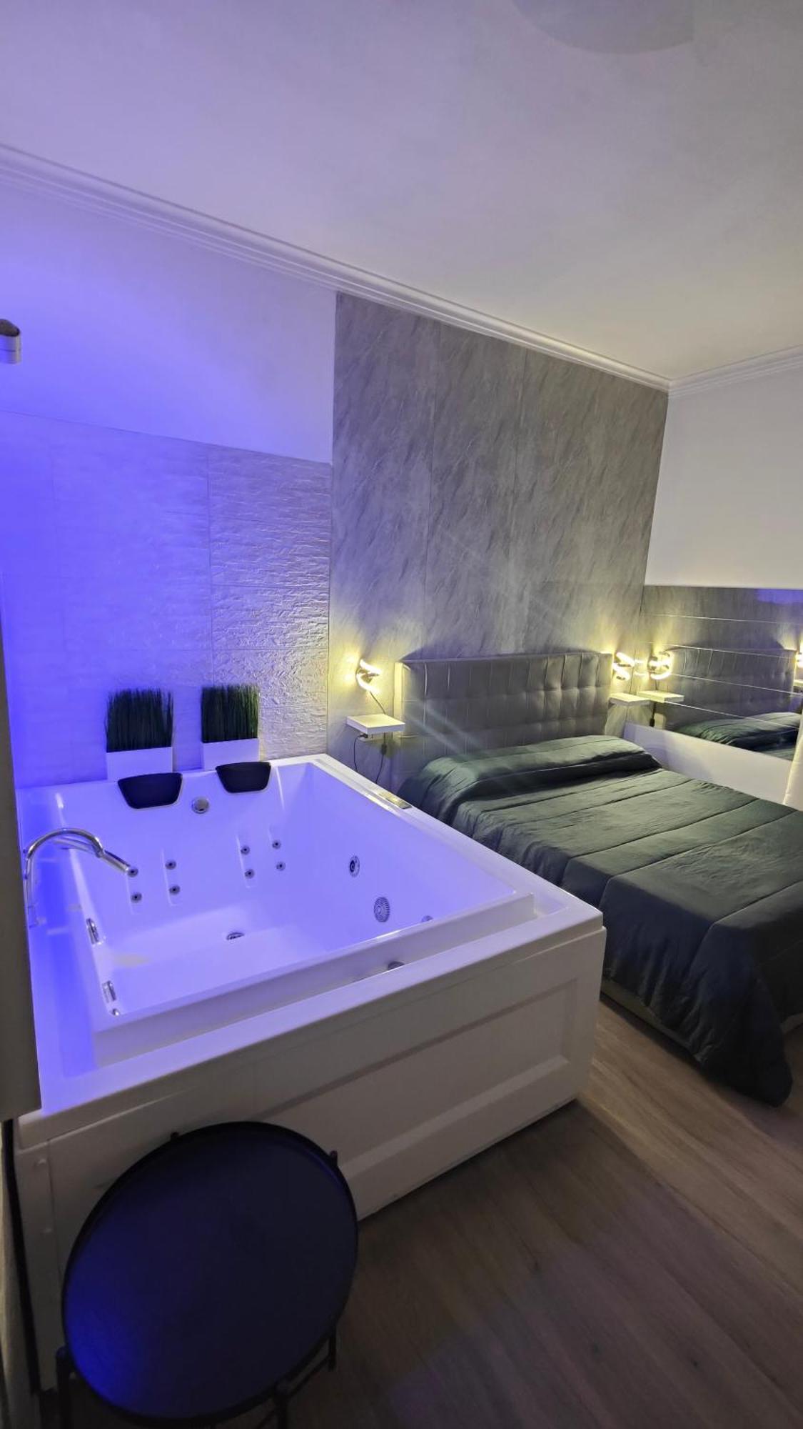 King Suite Spa Bath