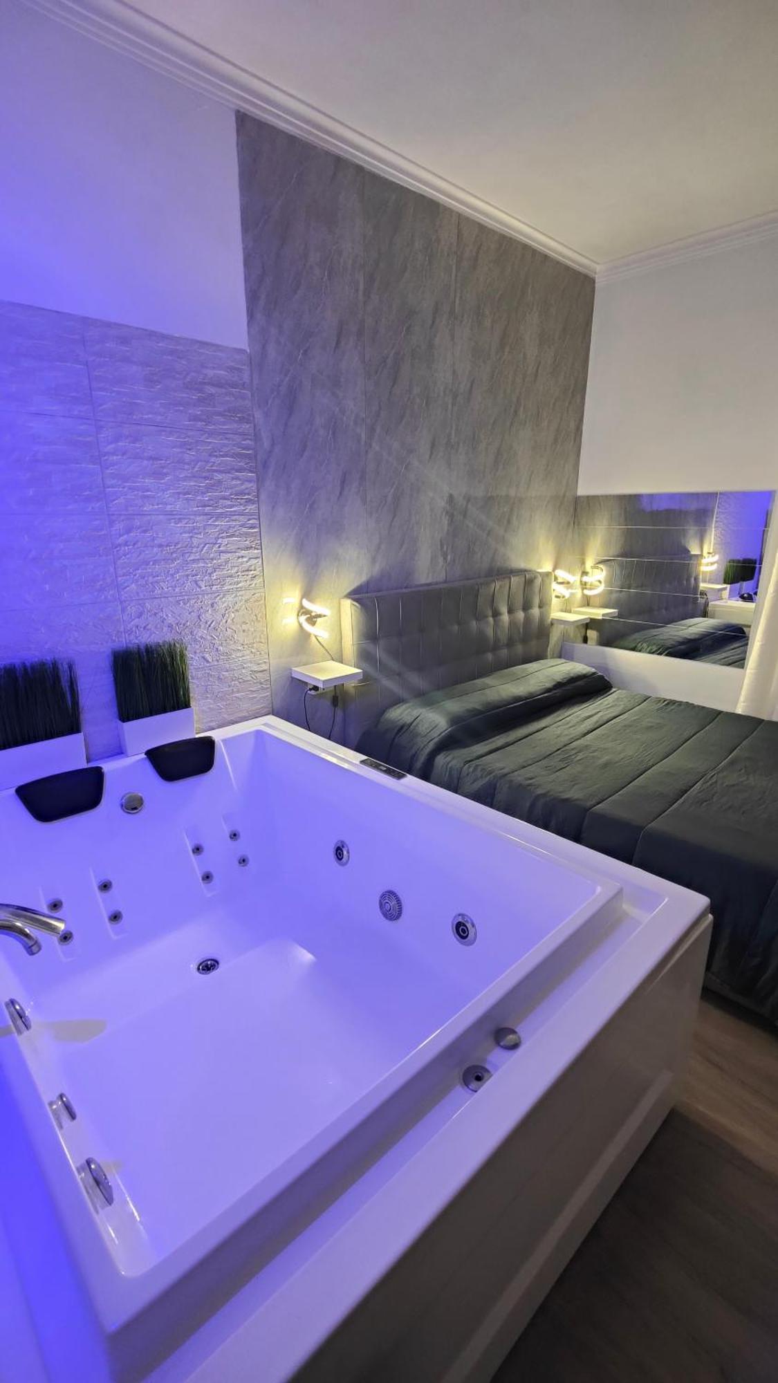 King Suite Spa Bath