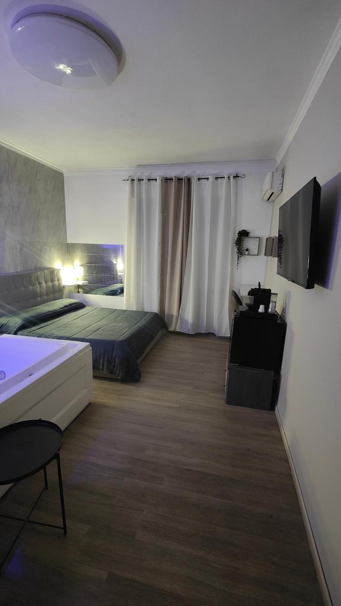King Suite Spa Bath