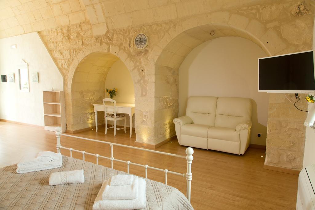 Large Double Room,193353505:JPEG