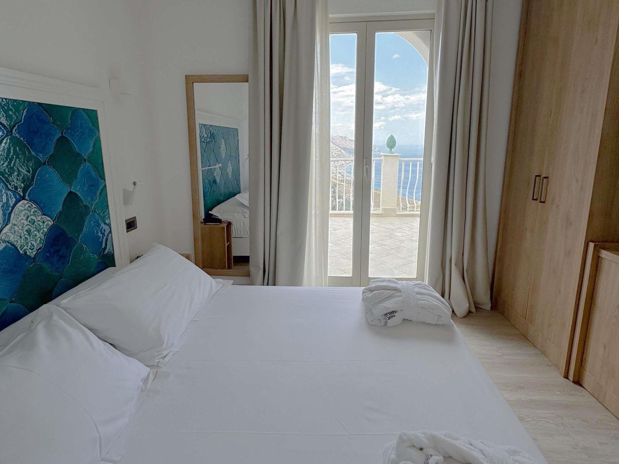 Habitación Deluxe con cama grande y sofá cama