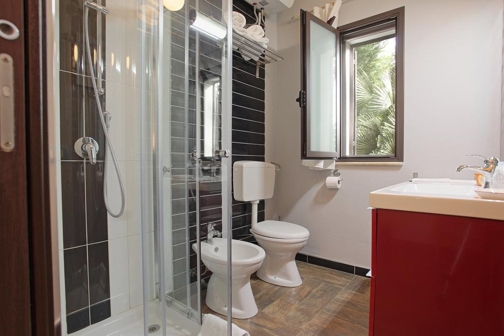 Deluxe Double Room with Pool Access,247681409:JPEG