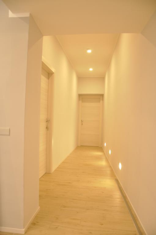 Deluxe Studio,268146713:JPEG