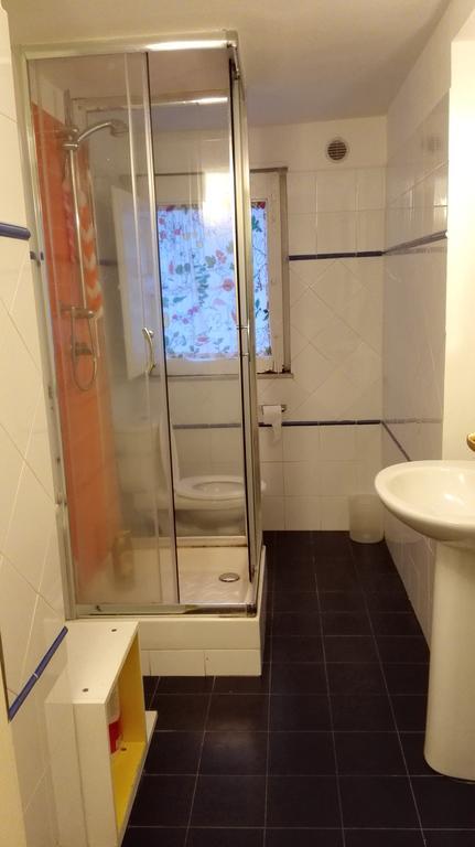 Single Bed in Mixed Dormitory Room