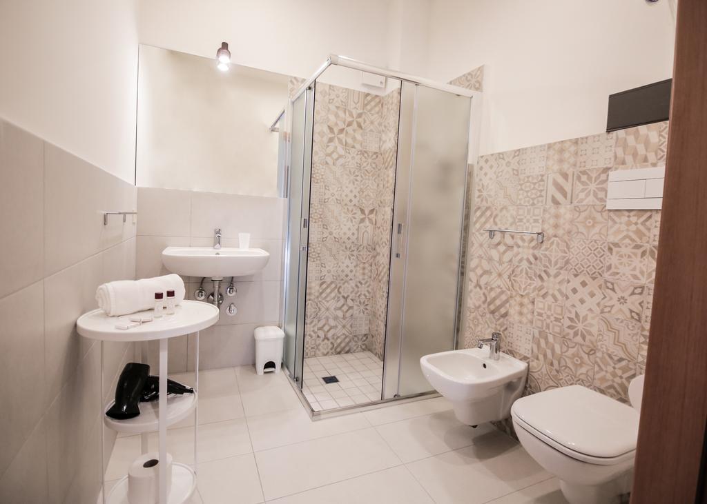 Deluxe Double Room with Balcony,401411034:JPEG