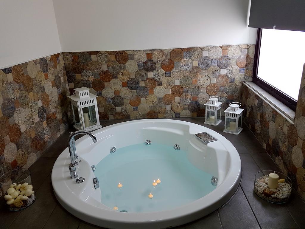 Deluxe Suite mit Whirlpool-Badewanne