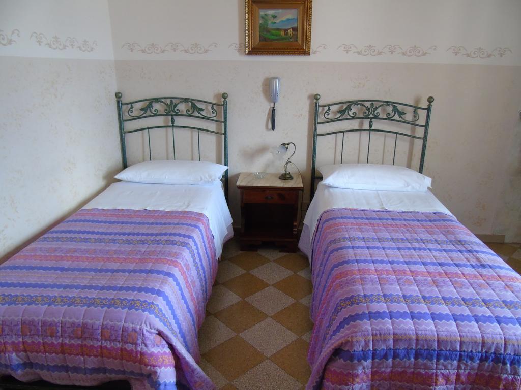 Habitación Individual Estándar con baño compartido