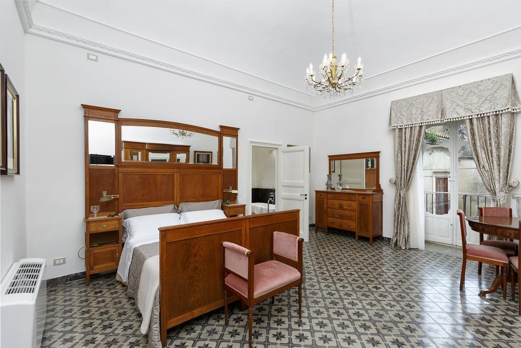 Suite Balcony,438994419:JPEG
